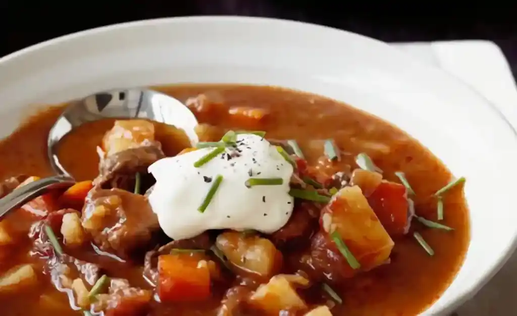 Gulaschsuppe ohne Kohlenhydrate