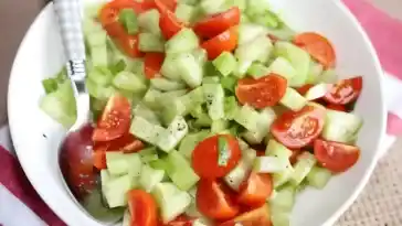 GURKEN TOMATEN SALAT, ZUM VERRÜCKT WERDEN LECKER !