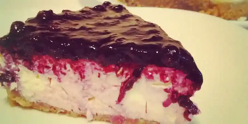 Kalorienarme Käsekuchen mit Heidelbeer Guss