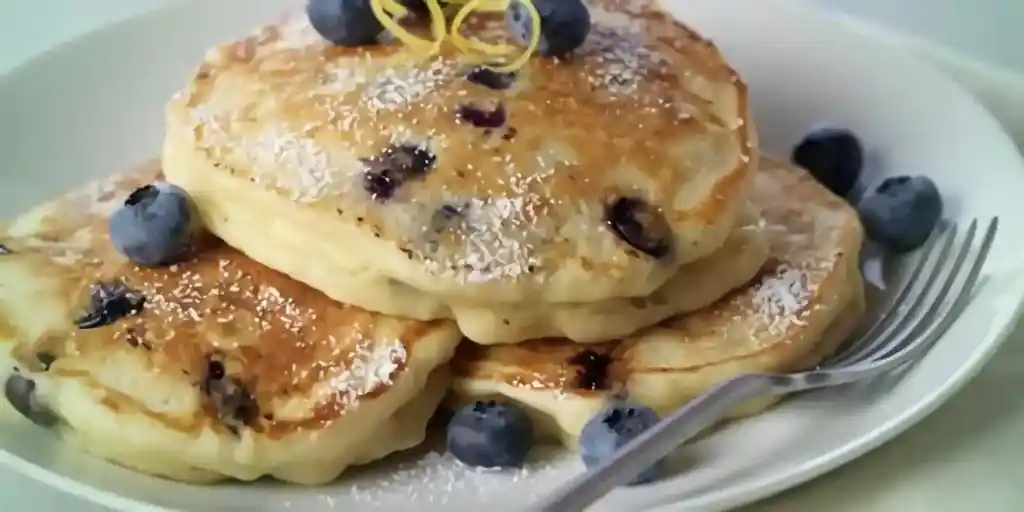 Kalorienarme Pancakes mit Heidelbeeren