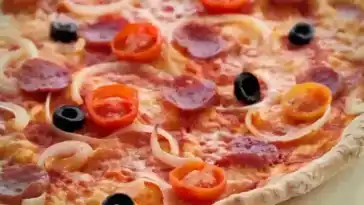Kalorienarme Pizza-salami