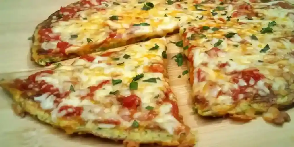 Kalorienarme Zucchini-Pizzaboden