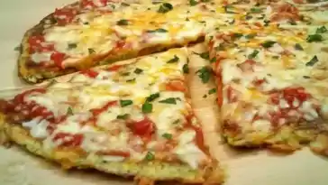 Kalorienarme Zucchini-Pizzaboden