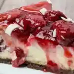 Low-Carb Erdbeer-Quarkkuchen (231 kcal pro Stück)