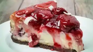 Low-Carb Erdbeer-Quarkkuchen (231 kcal pro Stück)
