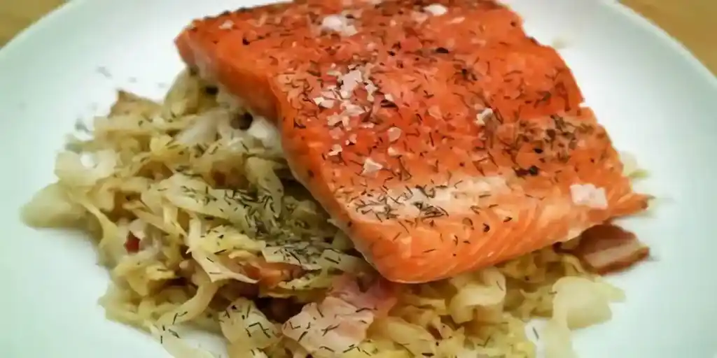 Low carb Lachs Spitzkohl Auflauf