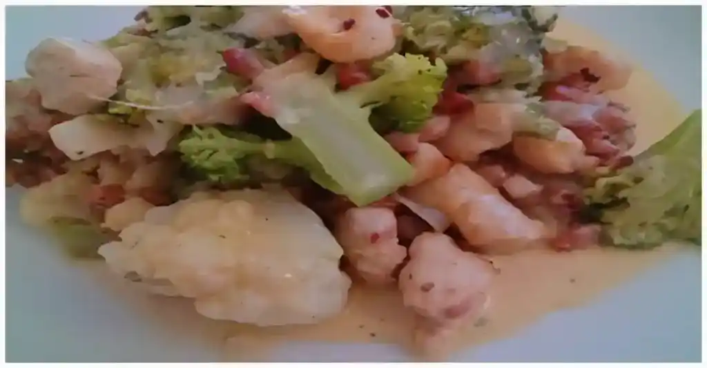 Low carb Poulet-Gemüse-Auflauf auf Älplermagronen-Art