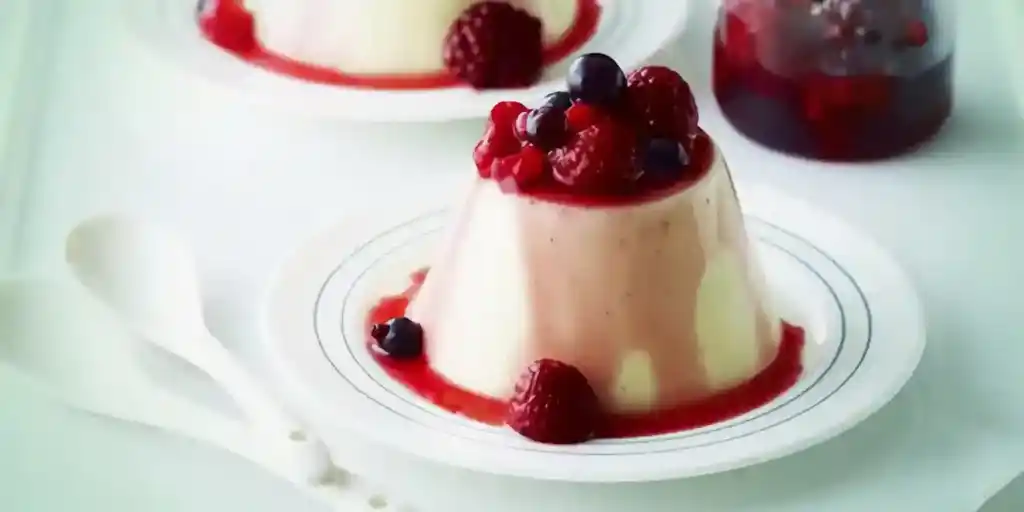 Panna Cotta mit Beeren