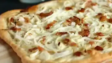 Der berühmt berüchtigte Low Carb Flammkuchen