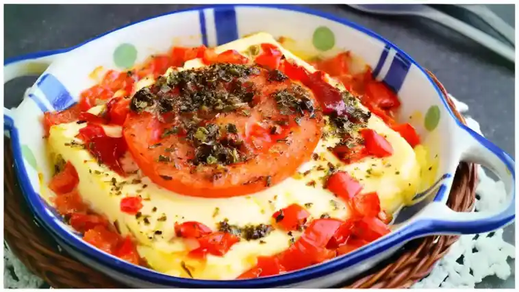 Einfache Gebackener Feta mit Kräutern und Tomaten