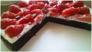 Einfache Schoko Erdbeer Kuchen