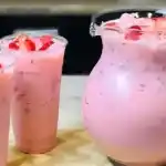 Erdbeerbowle mit Joghurt: Ein erfrischendes Sommergetränk!