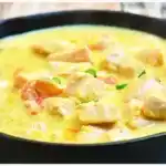 Fisch mit Shrimps, Mango, Erbsen in Kokos-Curry Soße