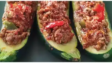 Gefüllte Zucchini mit Hack