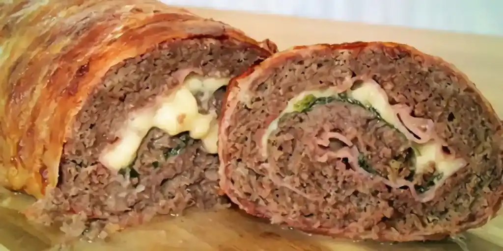 Hackfleisch-Bacon-Käse-Rolle Low-carb