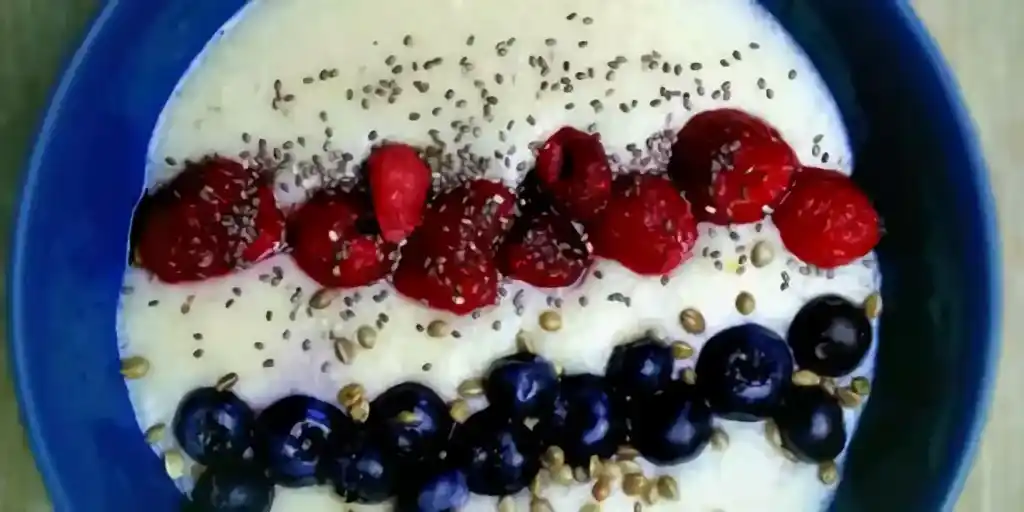 Lecker Low Carb Mandel-Frühstücksbrei vegan
