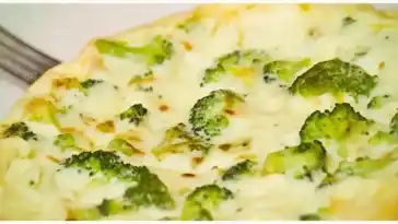 Low Carb Brokkoli-Omelette mit Käse