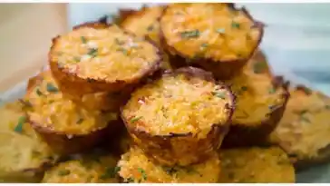 Low Carb Brokkoli-Puffer mit Paprika und Leinsamen