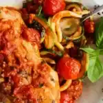 Low Carb Rezept, Zucchini Spaghetti mit Basilikum-Knoblauch-Hähnchen