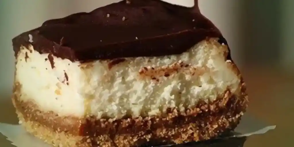 Low carb Bratapfel-Käsekuchen mit Stollenboden