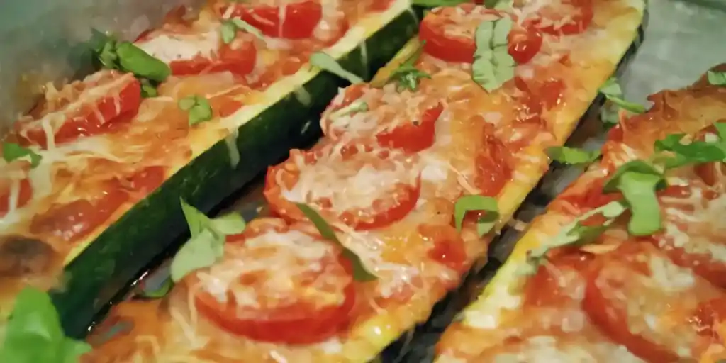 Low carb Zucchini Pizzen