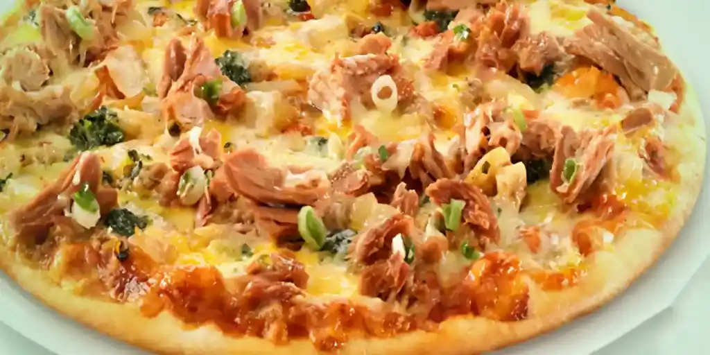 LowCarb Pizza mit Thunfischboden