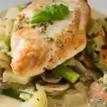 Putenschnitzel auf Gemüsebett: Ein Köstliches Rezept für Genießer