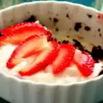 Schokobuchweizen mit Cashew-Creme und Beeren