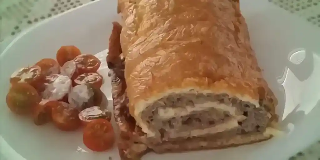 Ukrainische Eier-Käse Rolle mit Hackfleischfüllung in der Low Carb Version