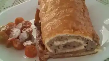 Ukrainische Eier-Käse Rolle mit Hackfleischfüllung in der Low Carb Version