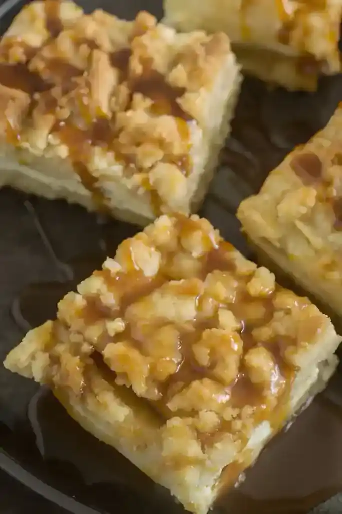 Apfel-Cheesecake mit Streuseln