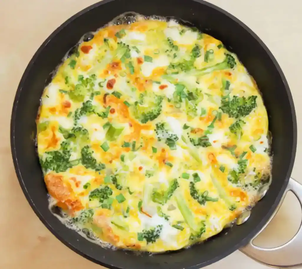 Brokkoli-Omelette mit Käse