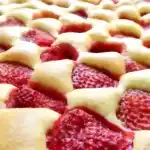 Der beste Erdbeer-Biskuitkuchen vom Blech