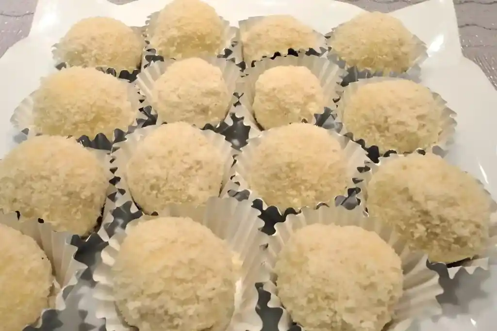 Eierlikör – Pralinen 2 EIERLIKÖR – PRALINEN