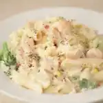 Einfache low carb Käsesauce für Nudeln