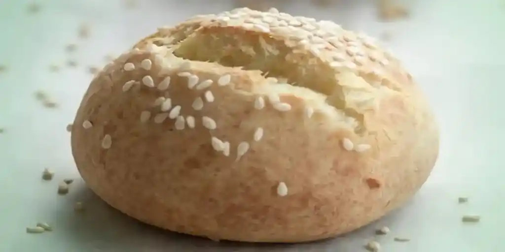 Fluffiges Kalorienarme Chia-Cheese-Brötchen