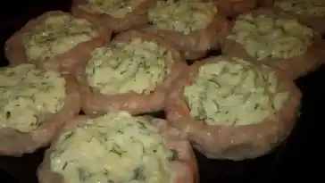 Hackfleisch-Nester mit Käse-Füllung aus dem Backofen