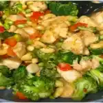 Hähnchenpfanne mit Gemüse und Cashewnüssen Low Carb