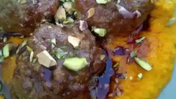 Kalorienarme Frikadellen und Möhren-Püree