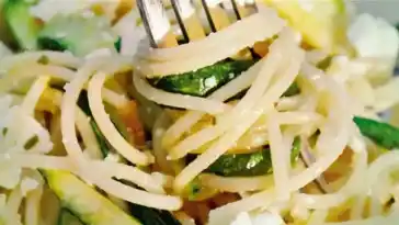 Linguine mit Zucchini und Zitronensauce
