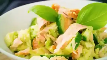 Low Carb Avocado-Lachs Bowl