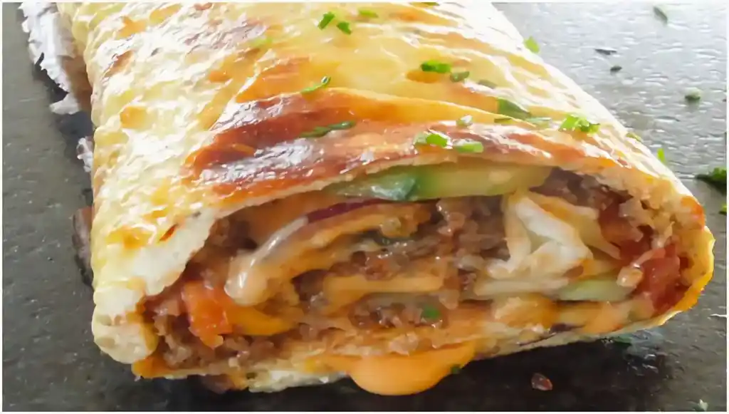Low Carb Big Mac Rolle mit frischen Zutaten