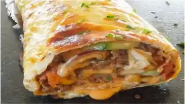 Low Carb Big Mac Rolle mit frischen Zutaten