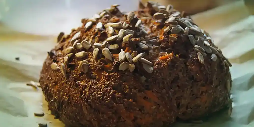 Low-Carb Brot mit Sonnenblumenkernen