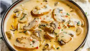 Low Carb Champignoncremesuppe ist ein einfaches Gericht das mit preiswerten Zutaten zubereitet wird W2xEX 4x 2n