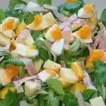 Low Carb Fruchtiger Feldsalat mit Mango und Schinken