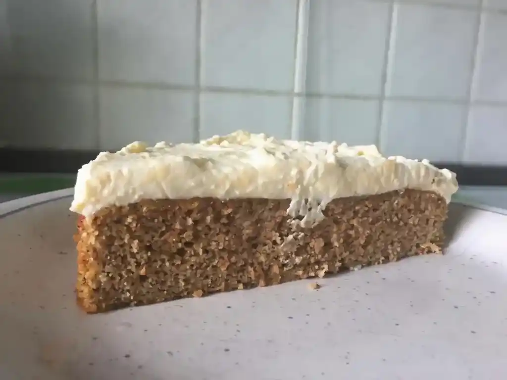 Low Carb Möhrenkuchem mit Frischkäsefrosting