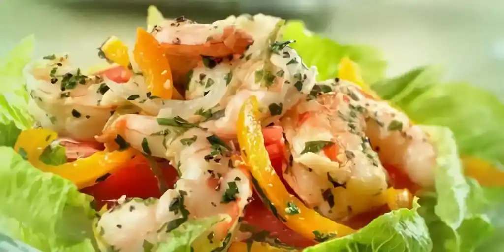 Low carb Salat mit Garnelen
