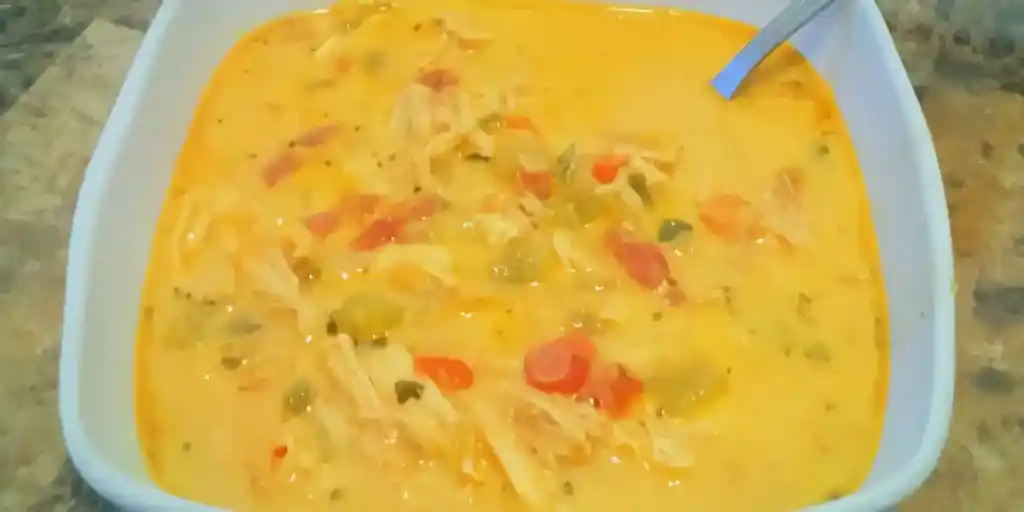 Low carb cremige Hähnchensuppe