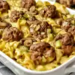 Nudeln mit Pilzsoße und Hackbällchen